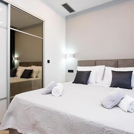 Free Private Garage & Rooms City Center * 자다르