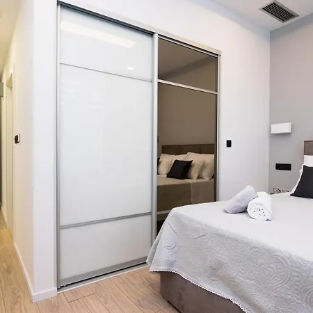 Free Private Garage & Rooms City Center B&B