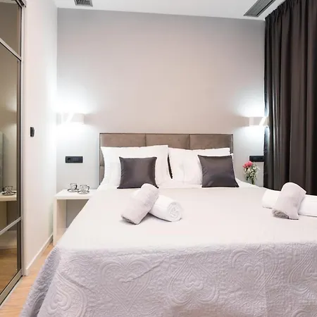 Free Private Garage & Rooms City Center Frühstückspension Zadar